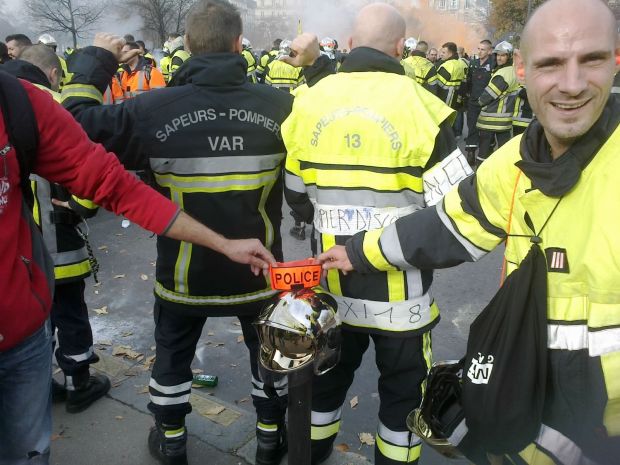 24112016876